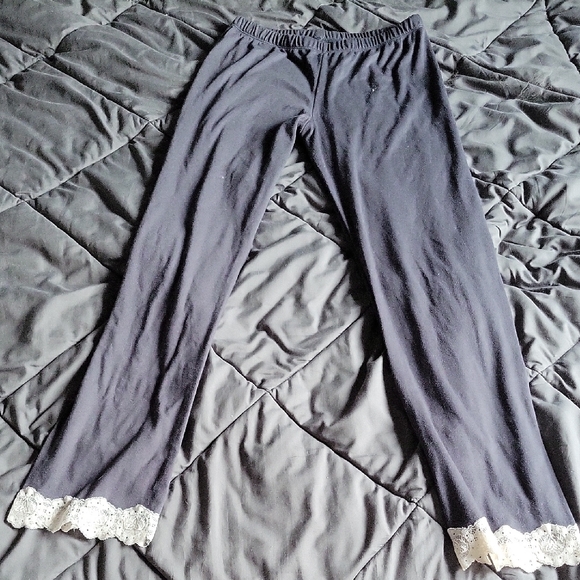 Gray Lace Trim Pyjama Set - Picture 6 of 9